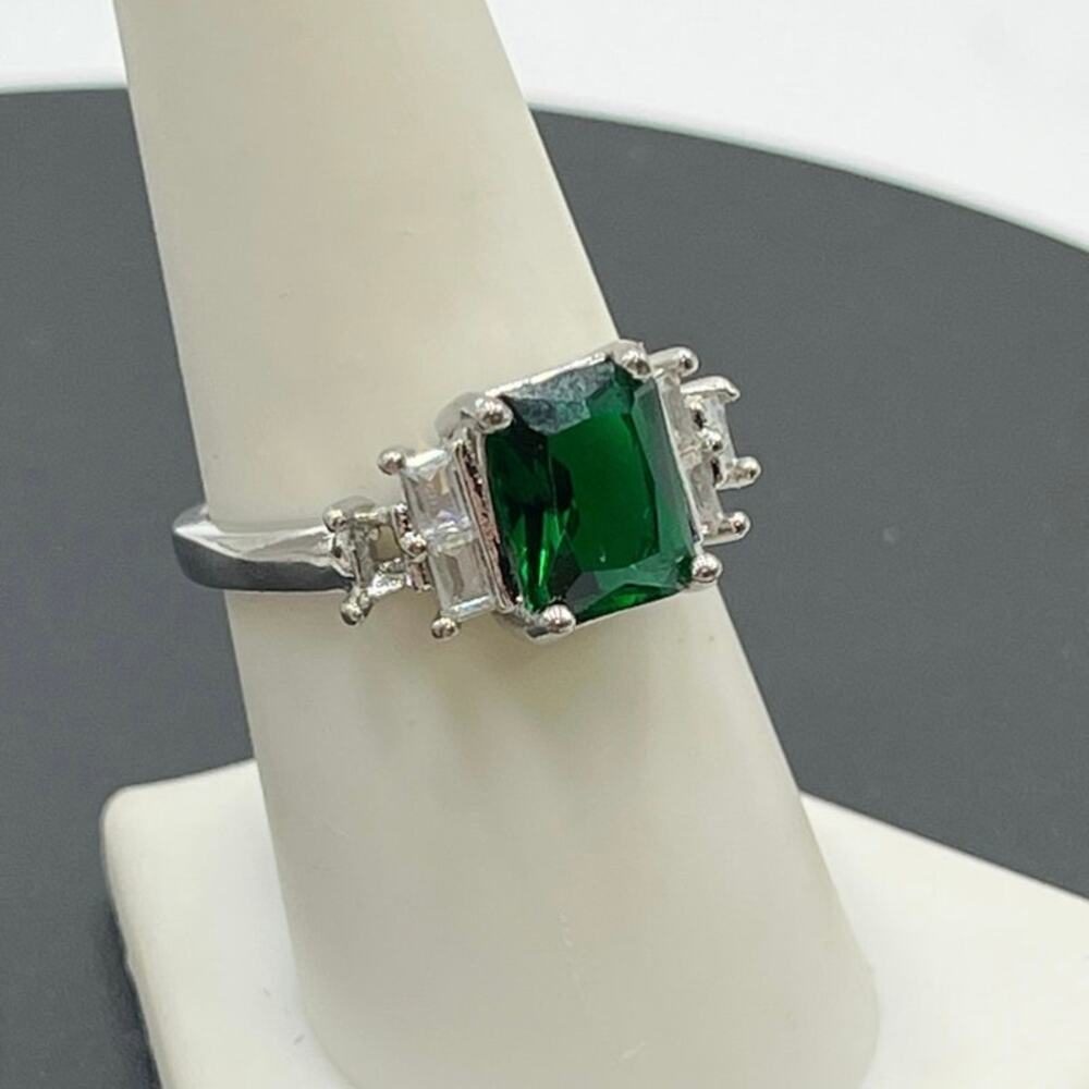 Sterling Silver Rhodium Plated Emerald Cut Green CZ Stone Baguette Side CZ 8.25‎